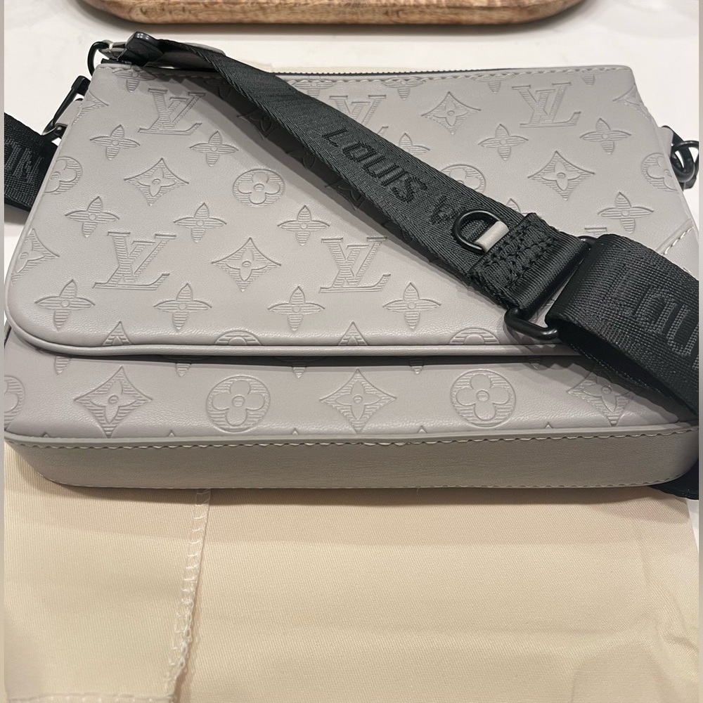 LV Trio Messenger